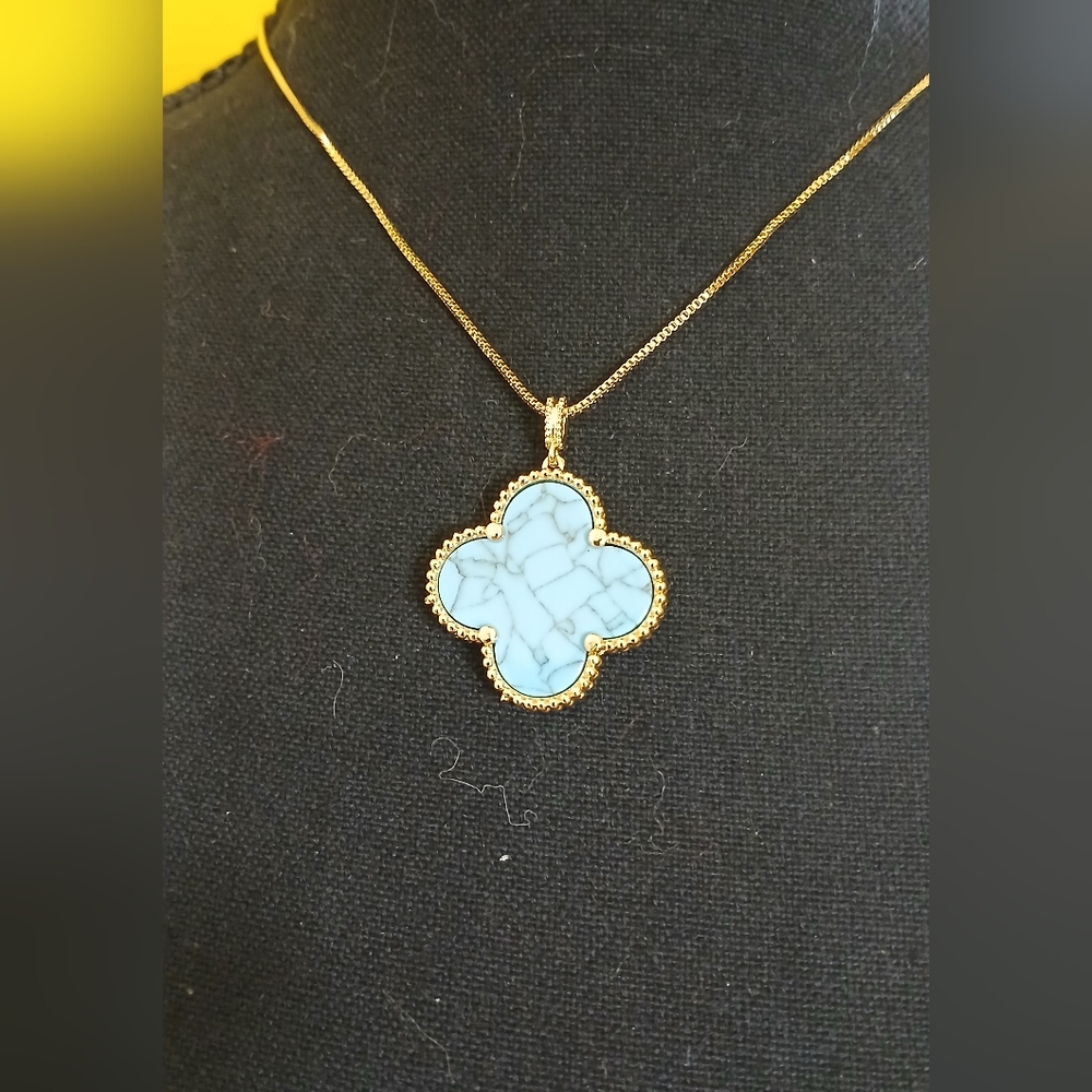 Beautiful 18 K Gold Filled Quadrafoil Imitation Tourquoise Pendant Necklace - Picture 2 of 13